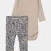 Name It NBFNILLE SET - Leggings - Hosen - Quarry | Kinder 1 Name It NBFNILLE SET - Leggings - Hosen - Quarry | Kinder -Name it Verkäufe 25a1bf09544e4b76b505ad1d7085815c