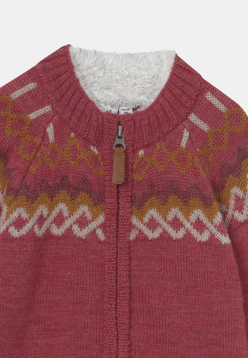 Name It NMFWRISS - Strickjacke - Earth Red | Kinder 5 Name It NMFWRISS - Strickjacke - Earth Red | Kinder – Bild 3