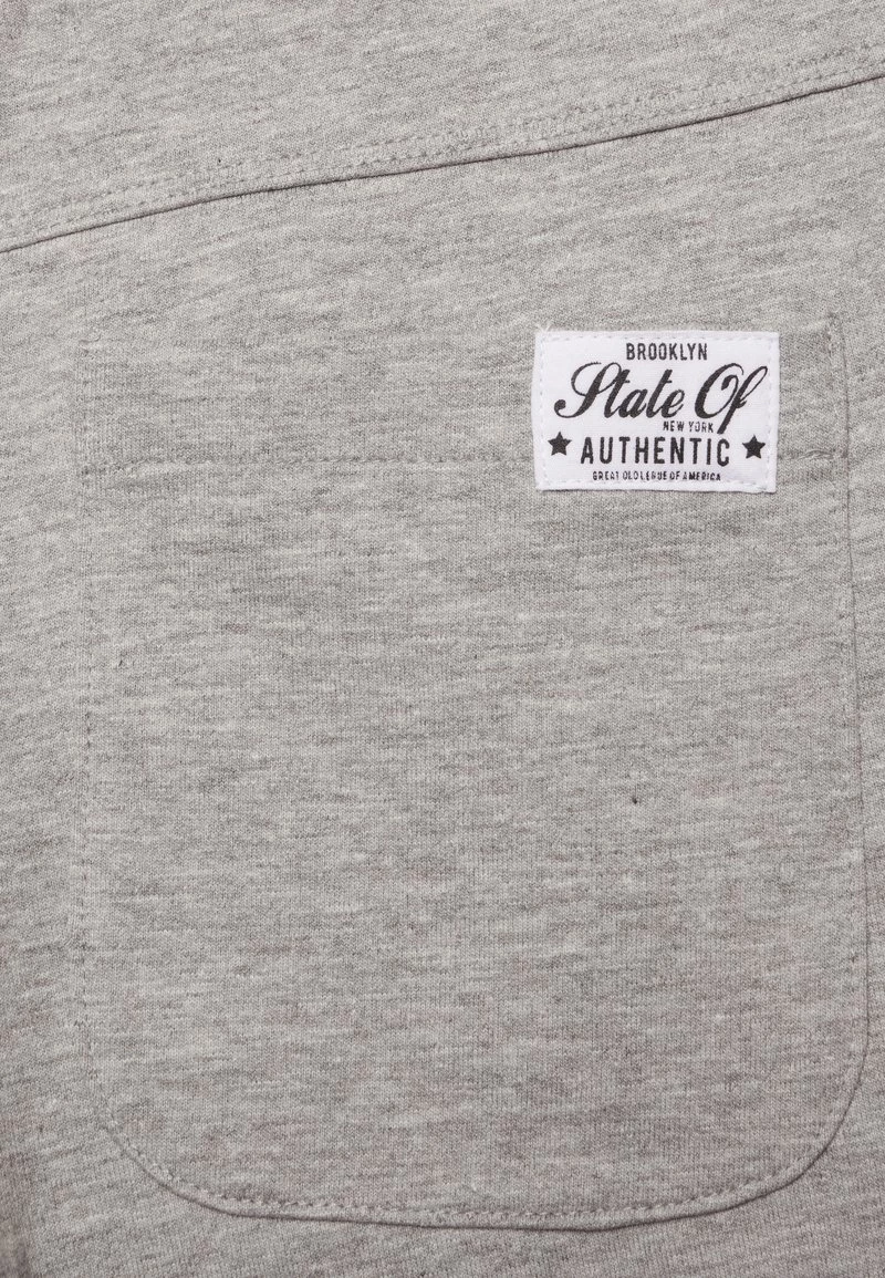 Name It Kinder VERMO LONG SHORTS NOOS - Shorts - Grey Melange 6 Name It Kinder VERMO LONG SHORTS NOOS - Shorts - Grey Melange – Bild 4