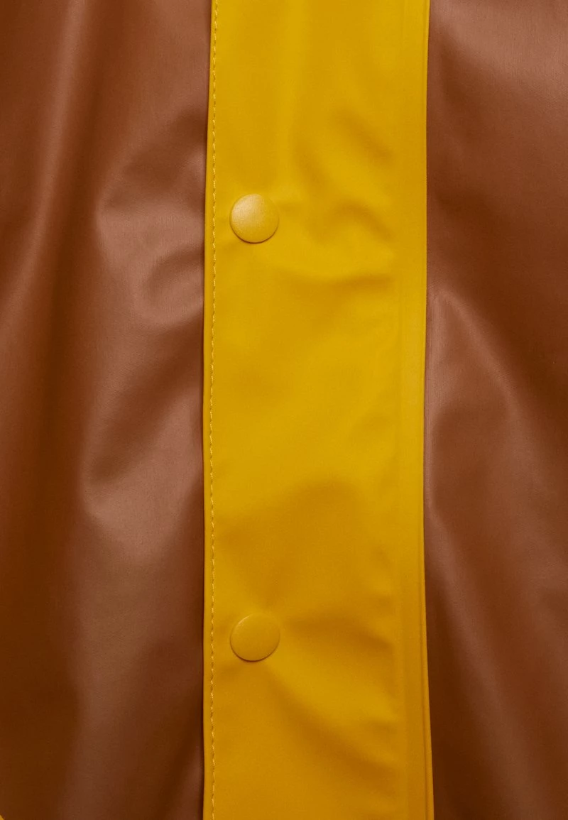 Name It NMNDRY RAIN SUIT LION UNISEX - Regenanzug - Spicy Mustard 6 Name It NMNDRY RAIN SUIT LION UNISEX - Regenanzug - Spicy Mustard – Bild 4